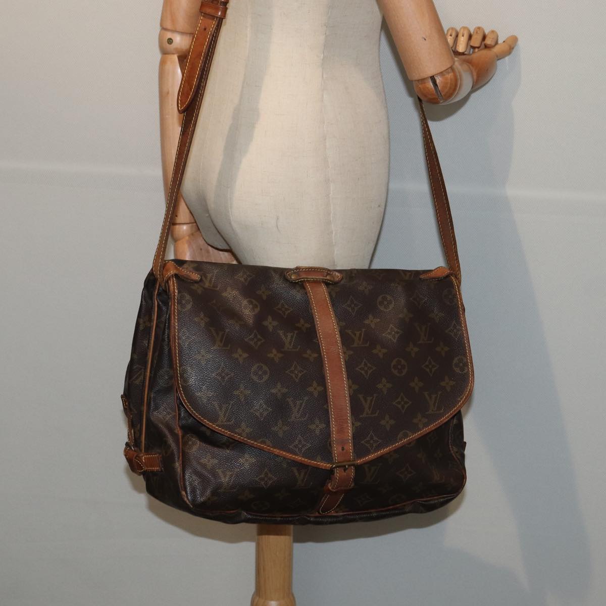 LOUIS VUITTON Monogram Saumur 35 Shoulder Bag M42254 LV 82537