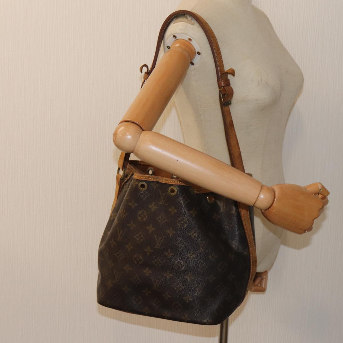 LOUIS VUITTON Monogram Petit Noe Shoulder Bag M42226 LV 82556