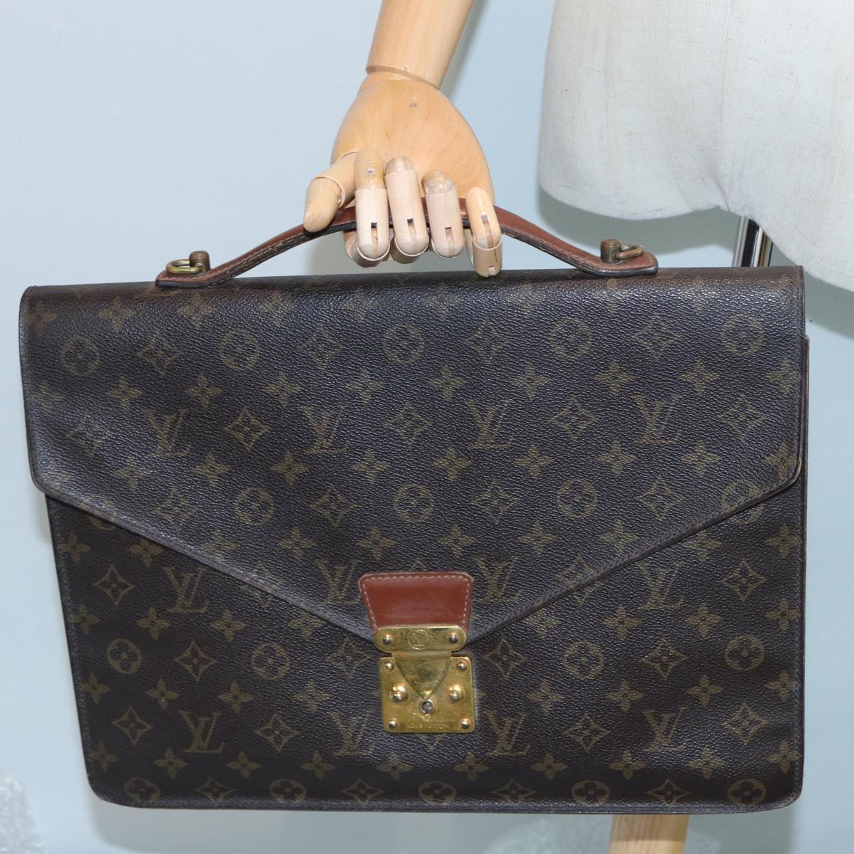 LOUIS VUITTON Monogram Porte Documents Bandouliere Bag M53338 LV 82682