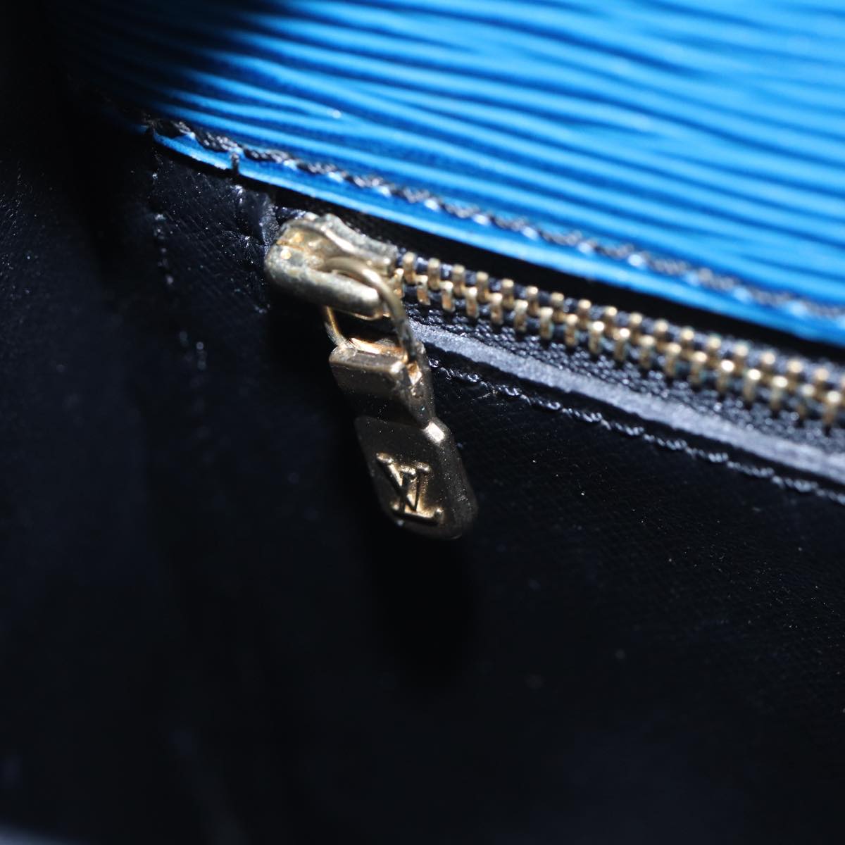 LOUIS VUITTON Epi Saint Cloud GM Shoulder Bag Toledo Blue M52195 LV 82761