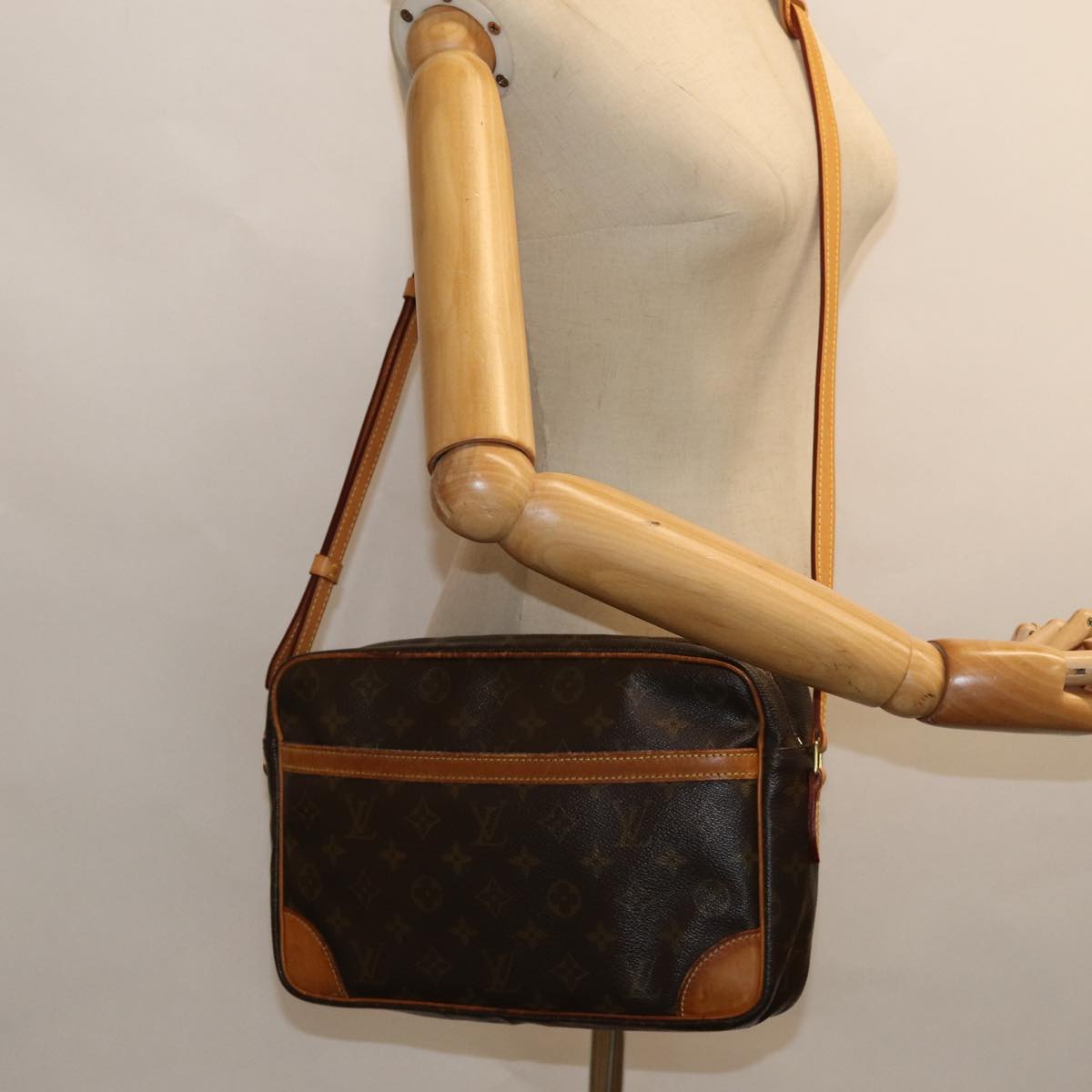 LOUIS VUITTON Monogram Trocadero 30 Shoulder Bag M51272 LV 82838