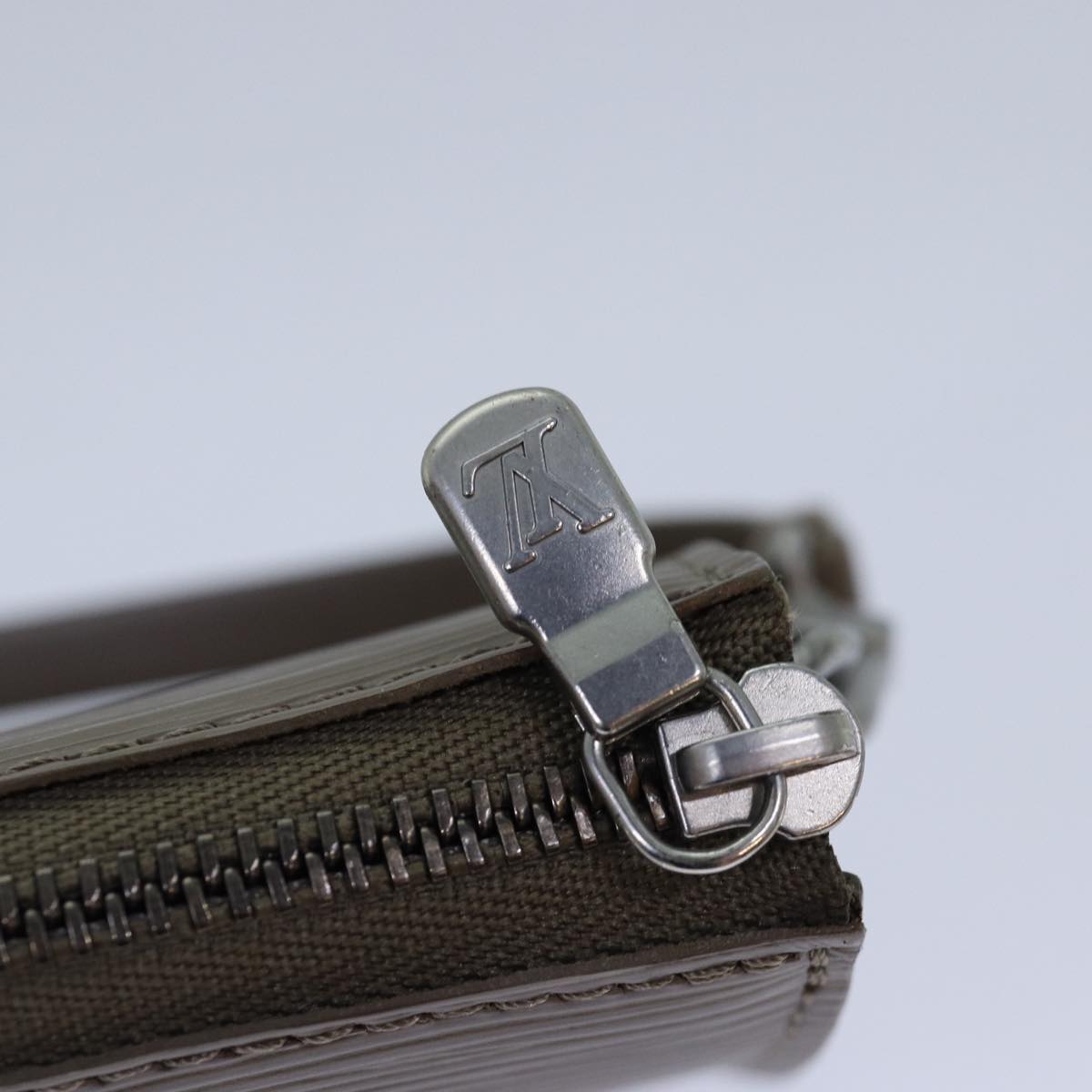 LOUIS VUITTON Epi Pochette Accessoires Pouch Gray Pepper LV 82930A