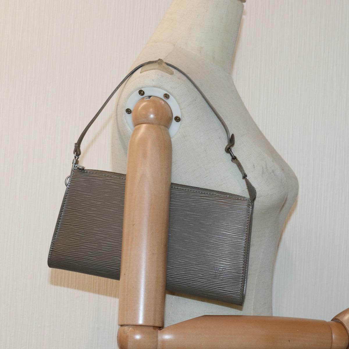 LOUIS VUITTON Epi Pochette Accessoires Pouch Gray Pepper LV 82930A
