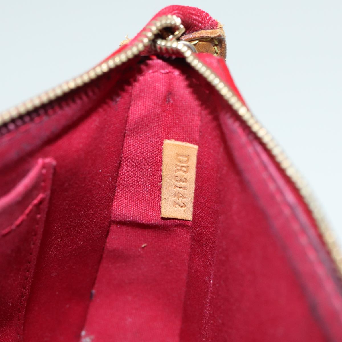 LOUIS VUITTON Vernis Pochette Accessoires Pouch Pomme D'amour M91577 83014