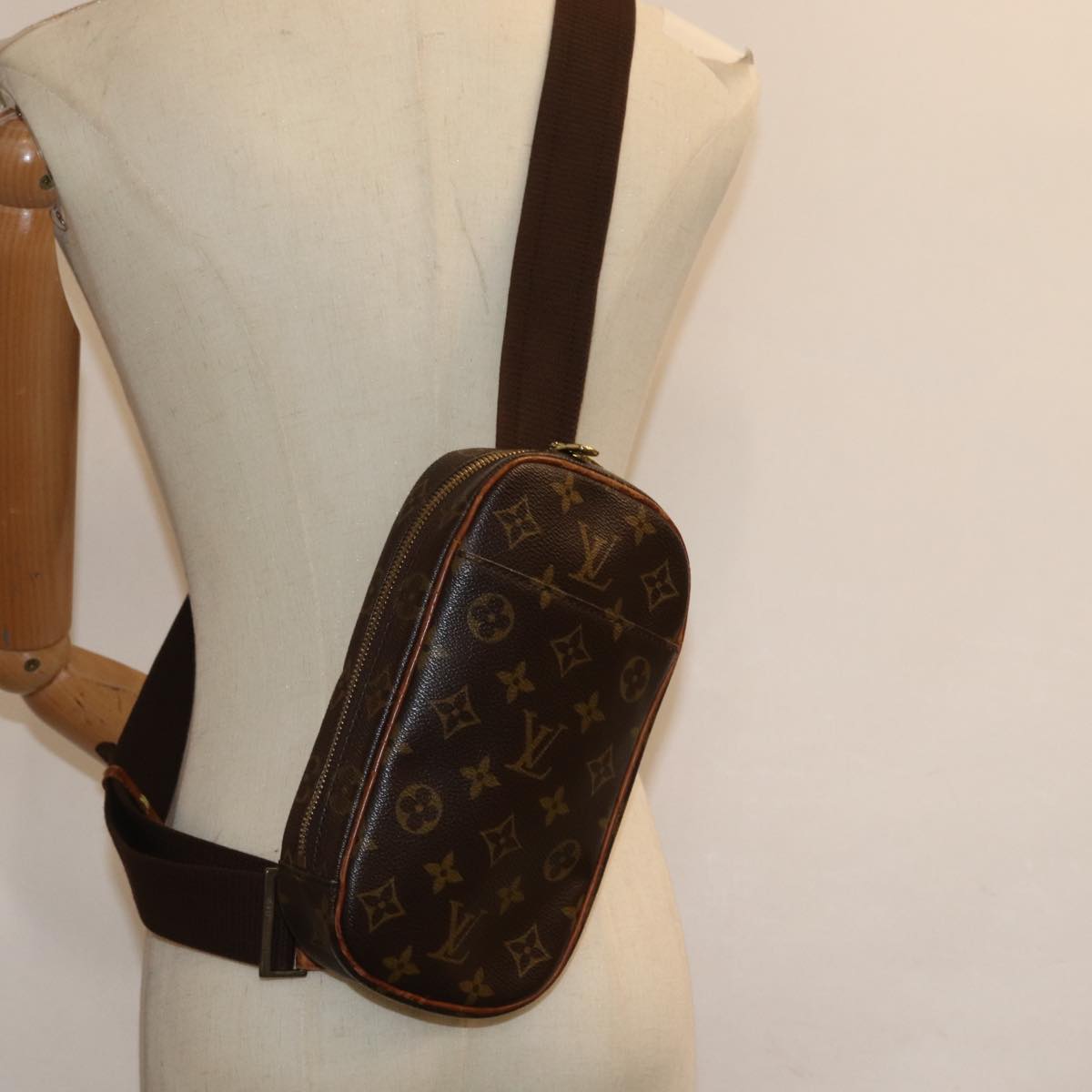 LOUIS VUITTON Monogram Pochette Gange Shoulder Bag M51870 LV 83095