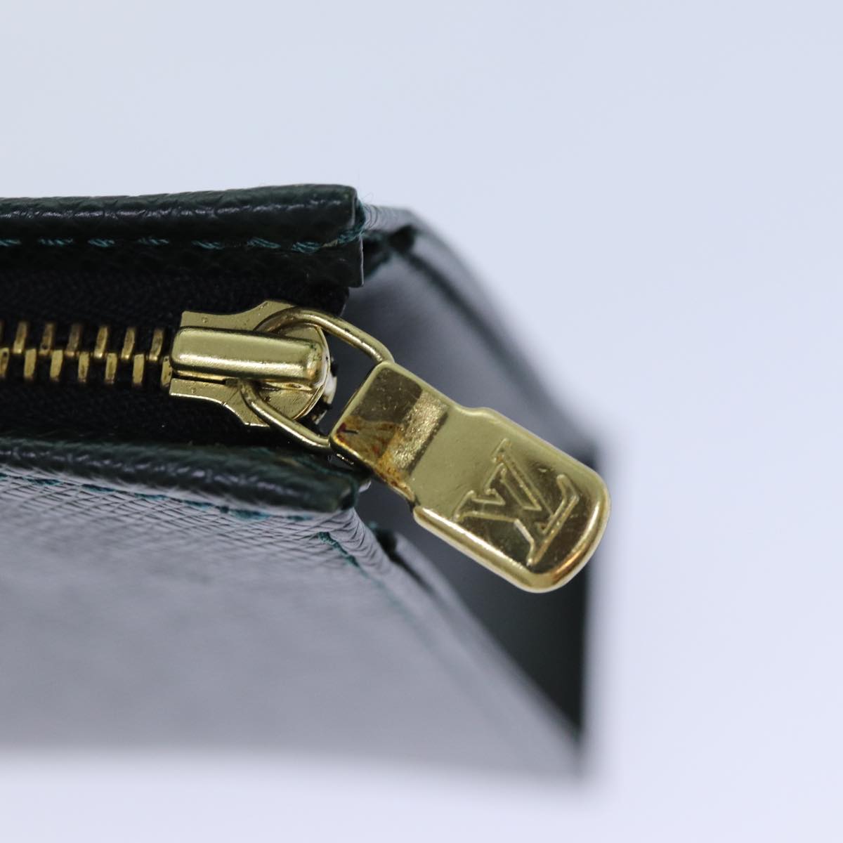 LOUIS VUITTON Taiga Posh Toilet 25 Pouch SPO Epicea LV 83279