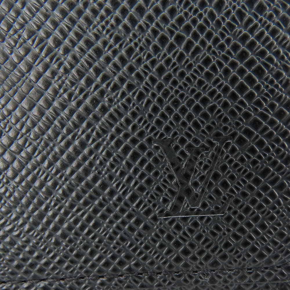 Louis Vuitton Taiga Card Case M30922