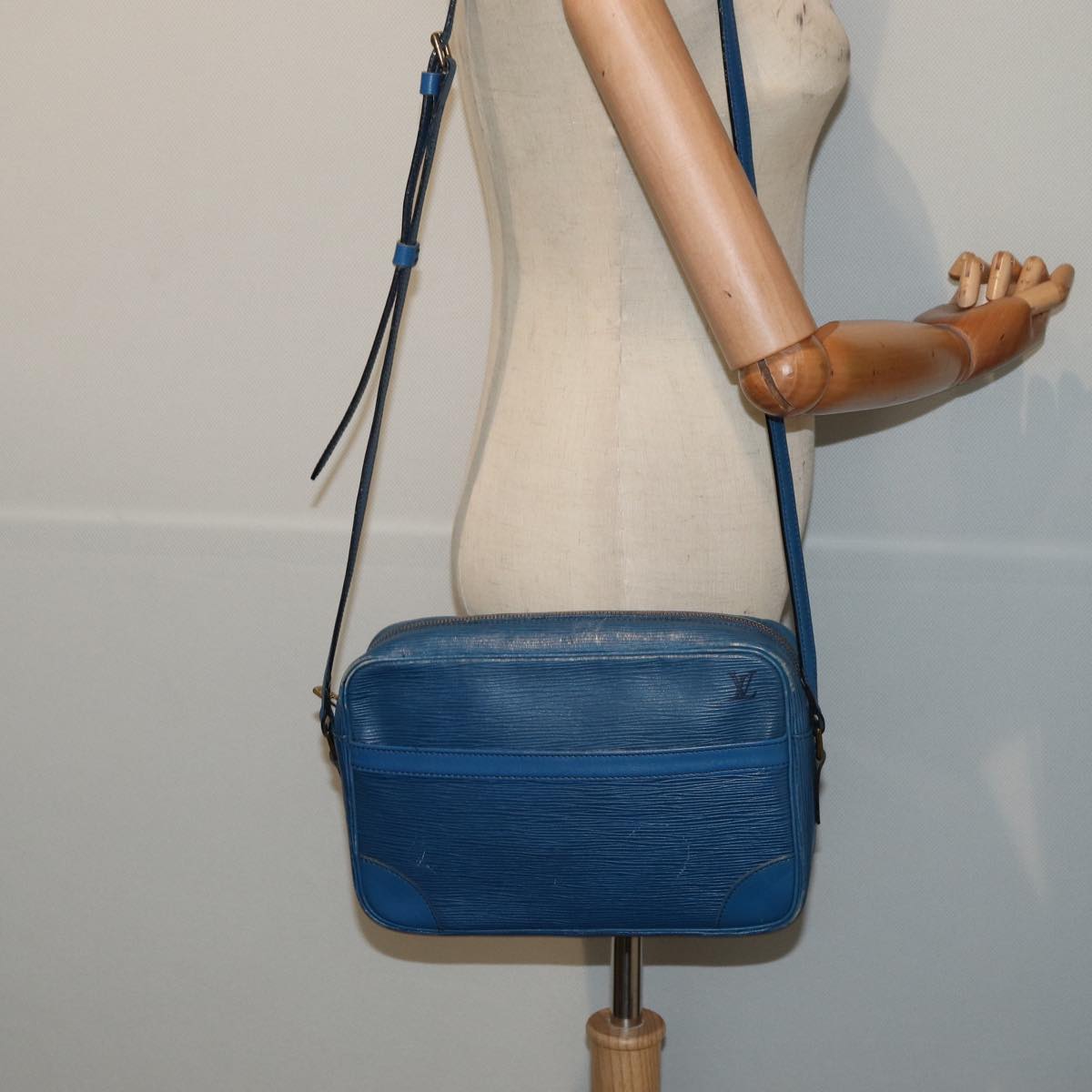 LOUIS VUITTON Epi Trocadero 27 Shoulder Bag Blue M52315 LV 83536