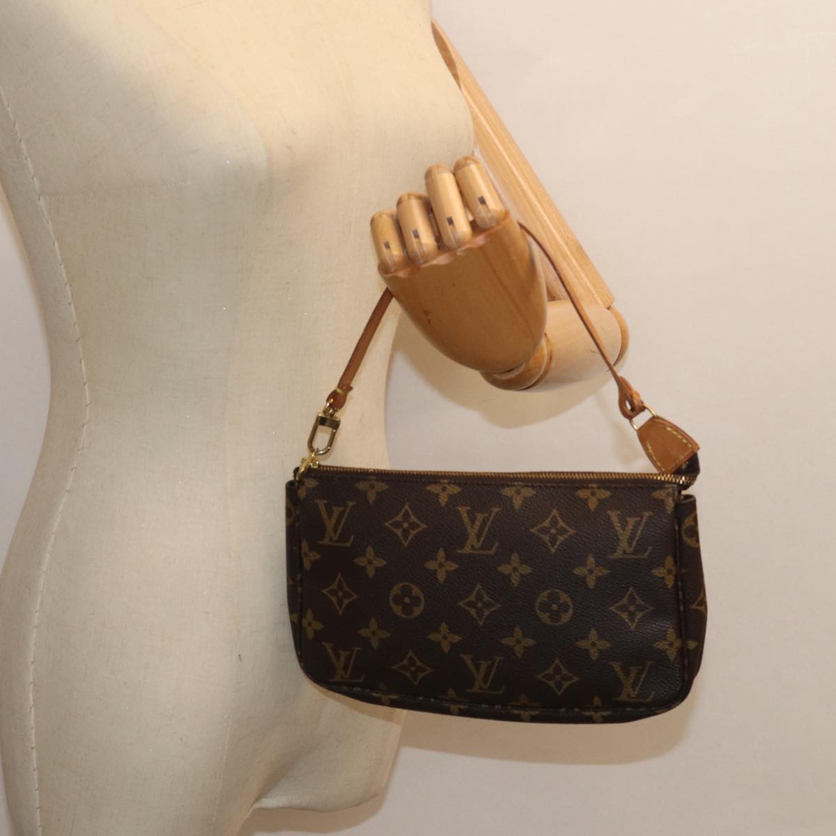 LOUIS VUITTON Monogram Pochette Accessoires Pouch M51980 LV 83600