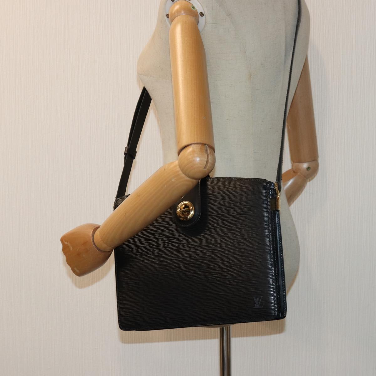 LOUIS VUITTON Epi Capuchin Shoulder Bag Black M52342 LV 83869