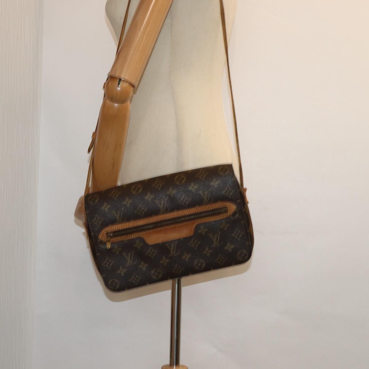 LOUIS VUITTON Monogram Saint Germain Shoulder Bag M51207 LV 84031