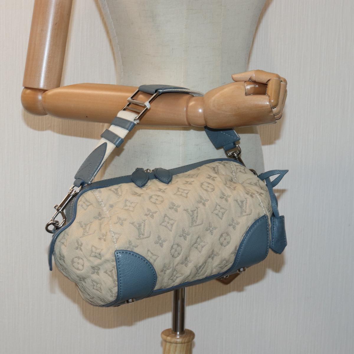 LOUIS VUITTON Monogram denim Pochette round Shoulder Bag Blue M40706 84074