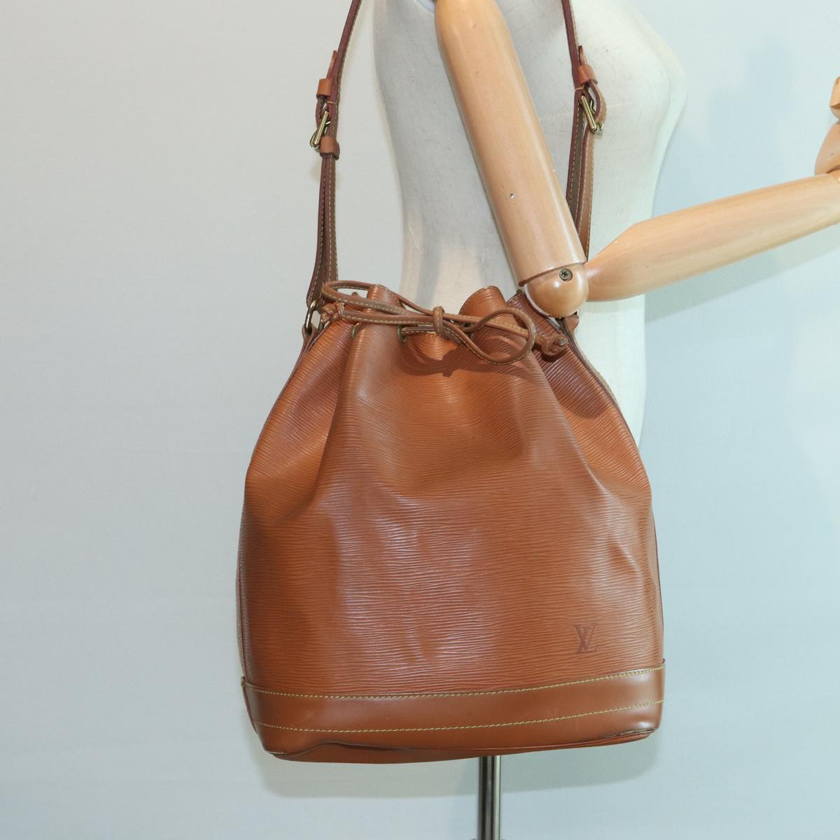 LOUIS VUITTON Epi Noe Shoulder Bag Zipangu Gold M44008 LV 84082
