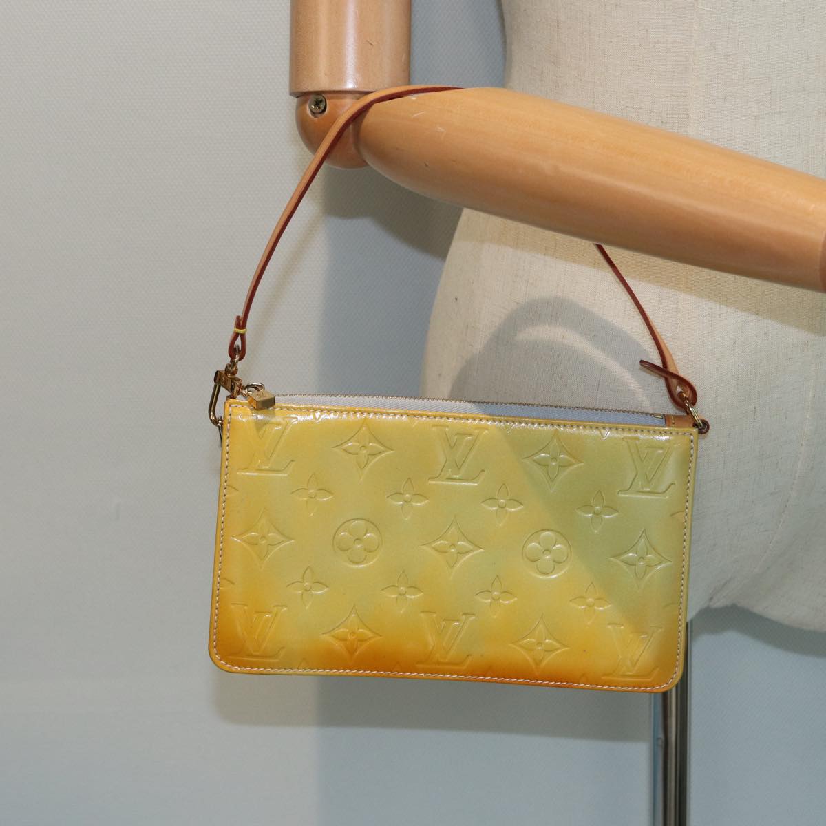 LOUIS VUITTON Monogram Vernis Lexington Accessory Pouch Gris M91056 84126