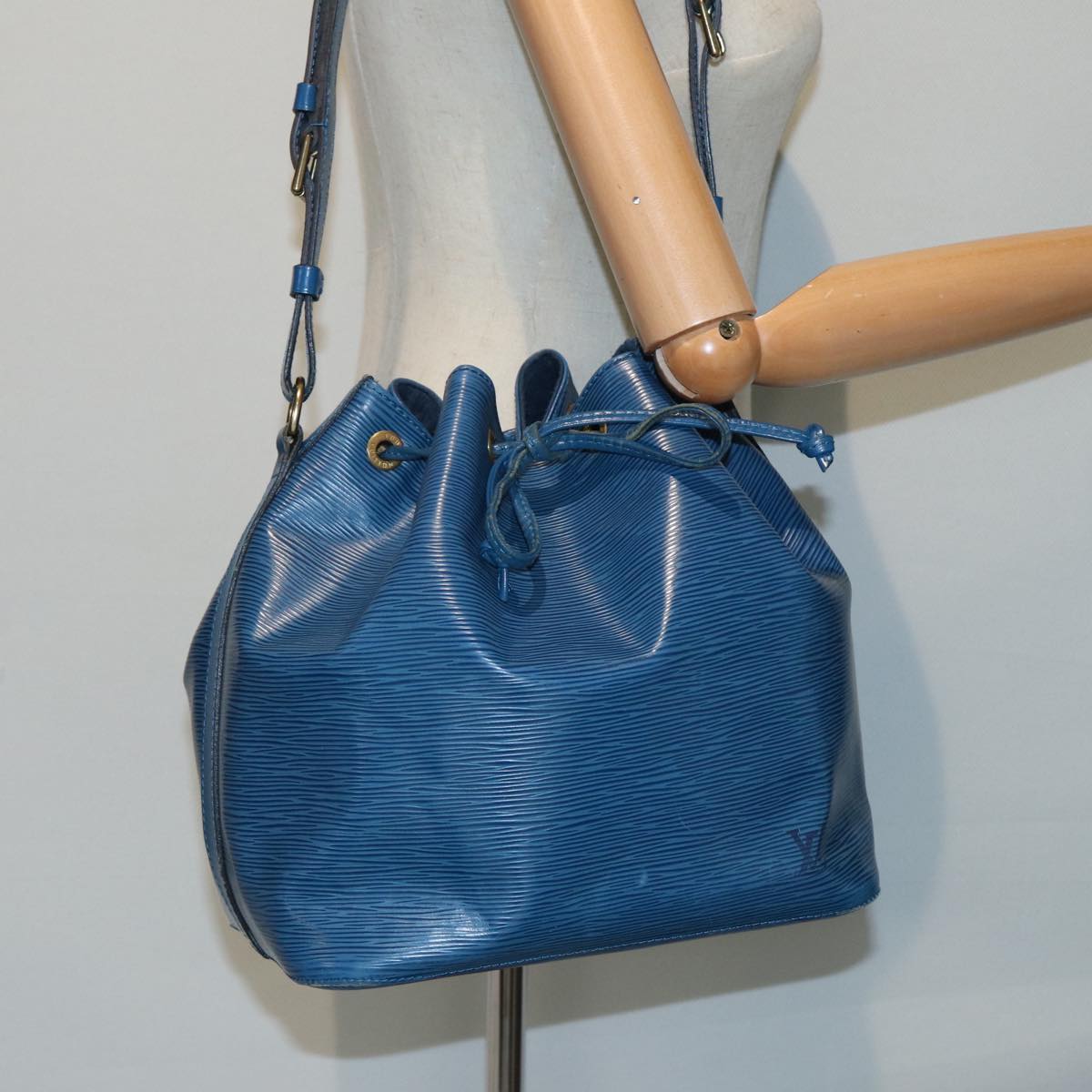 LOUIS VUITTON Epi Petit Noe Shoulder Bag Blue M44105 LV 84178