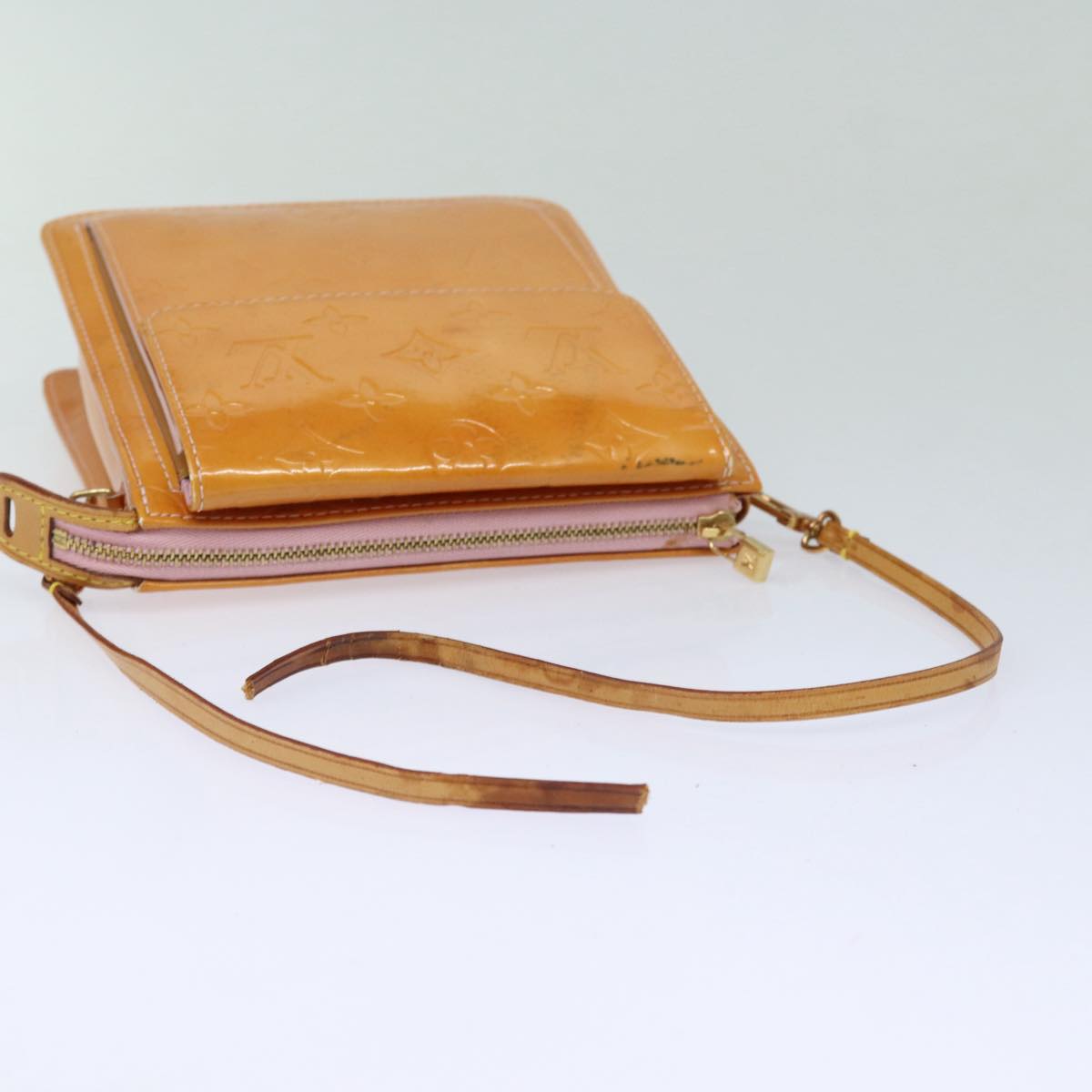 LOUIS VUITTON Monogram Vernis Motto Pouch Marshmallow Pink M91312 LV 84288