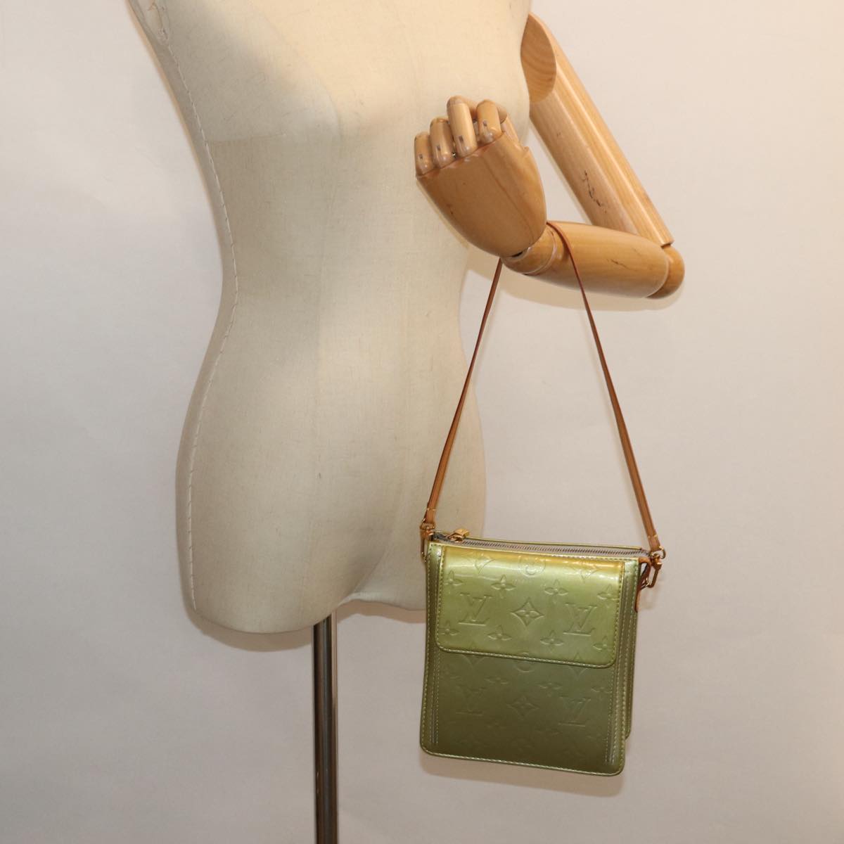 LOUIS VUITTON Monogram Vernis Motto Accessory Pouch Gris M91030 LV 84289