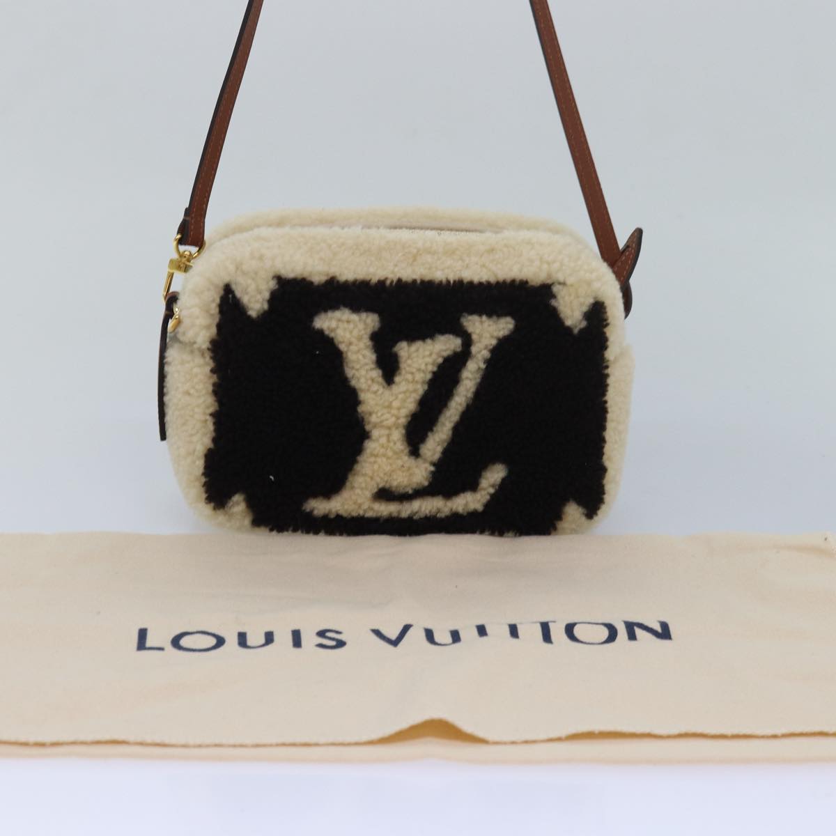 LOUIS VUITTON Monogram Teddy Beach Pouch Beige Black M68599 LV 84395SA