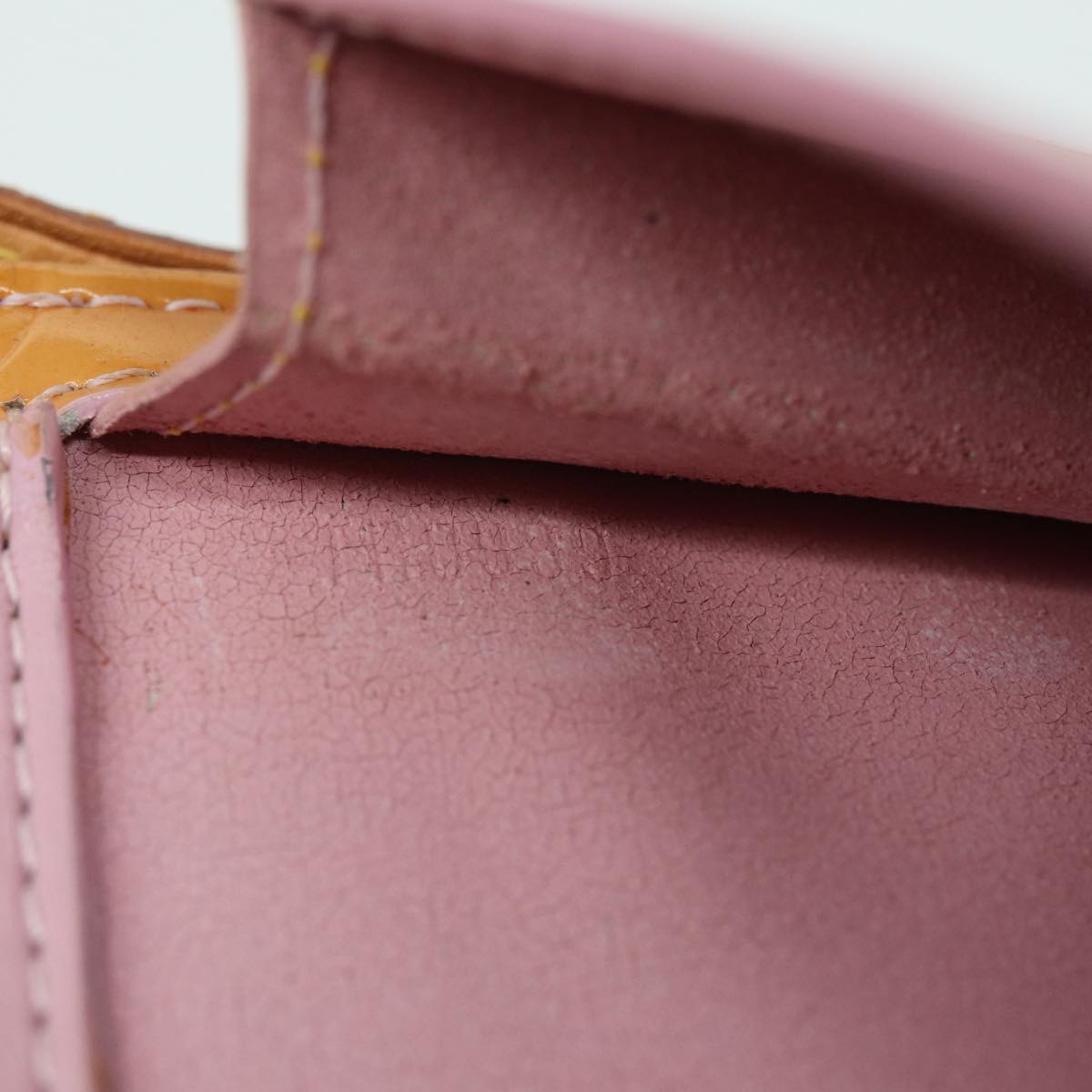 LOUIS VUITTON Monogram Vernis Motto Pouch Marshmallow Pink M91312 LV 84628