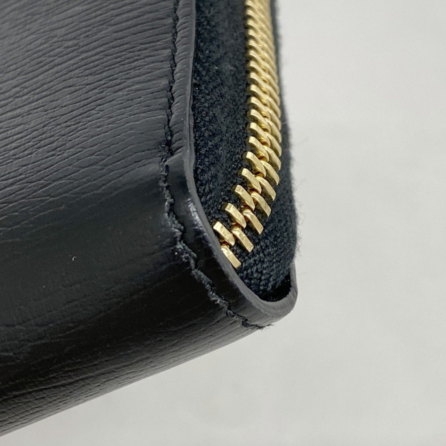 Gucci Zip Around  Leather Wallet  ()