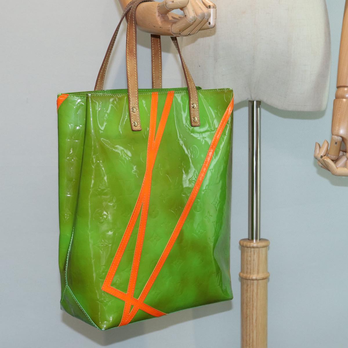 LOUIS VUITTON Monogram Vernis Fluo Reade MM Tote Bag Veil M91901 LV 85183