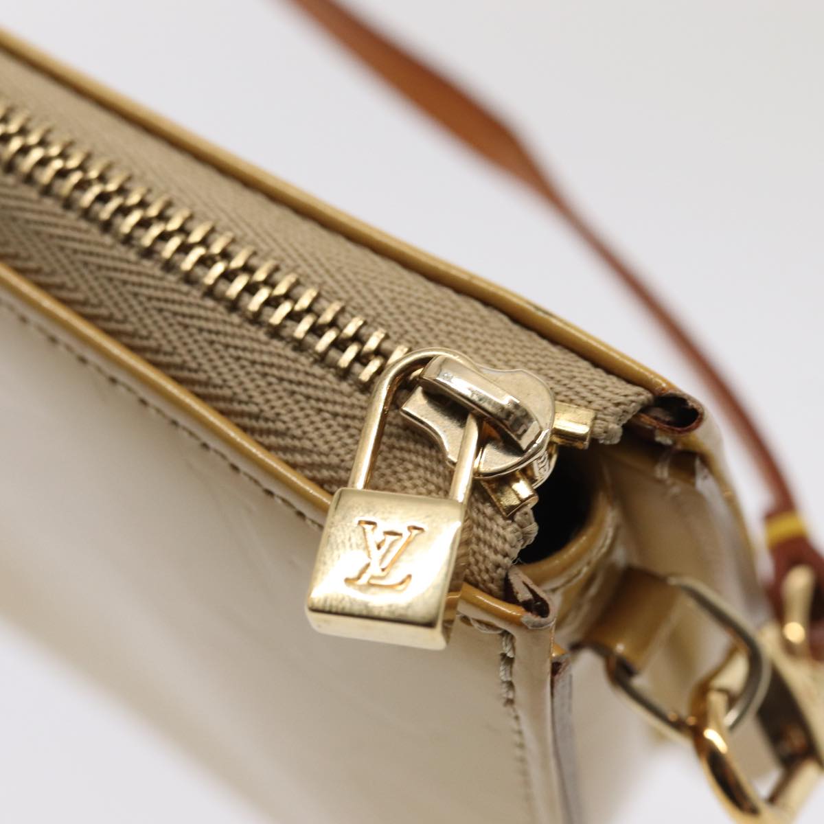 LOUIS VUITTON Monogram Vernis Lexington Accessory Pouch Beige M91010 85381