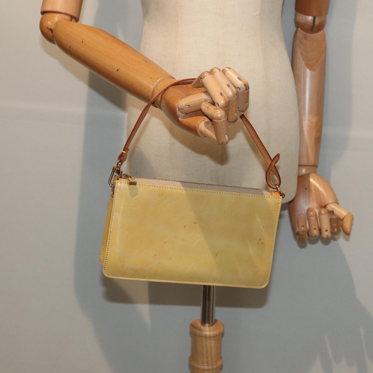 LOUIS VUITTON Monogram Vernis Lexington Accessory Pouch Beige M91010 85381