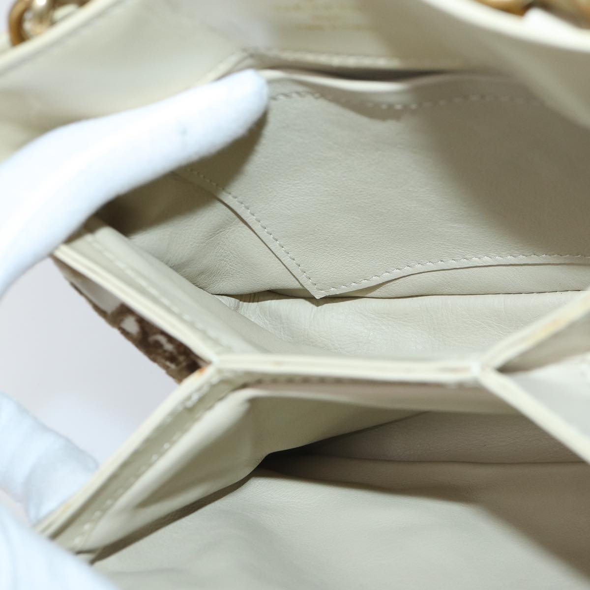 LOUIS VUITTON Monogram Charm Pochette Lover Hand Bag Ivory M95194 LV 86283A