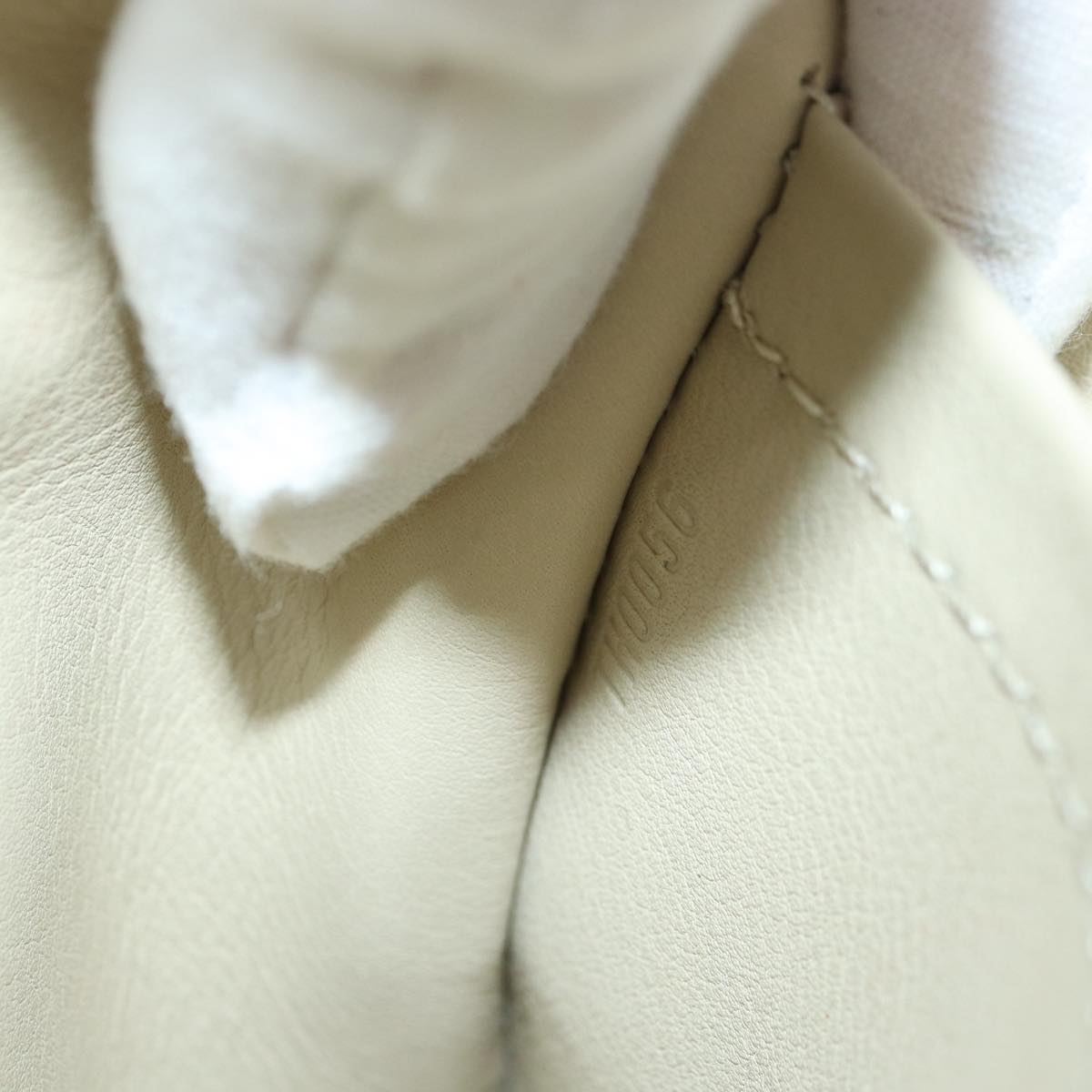 LOUIS VUITTON Monogram Charm Pochette Lover Hand Bag Ivory M95194 LV 86283A