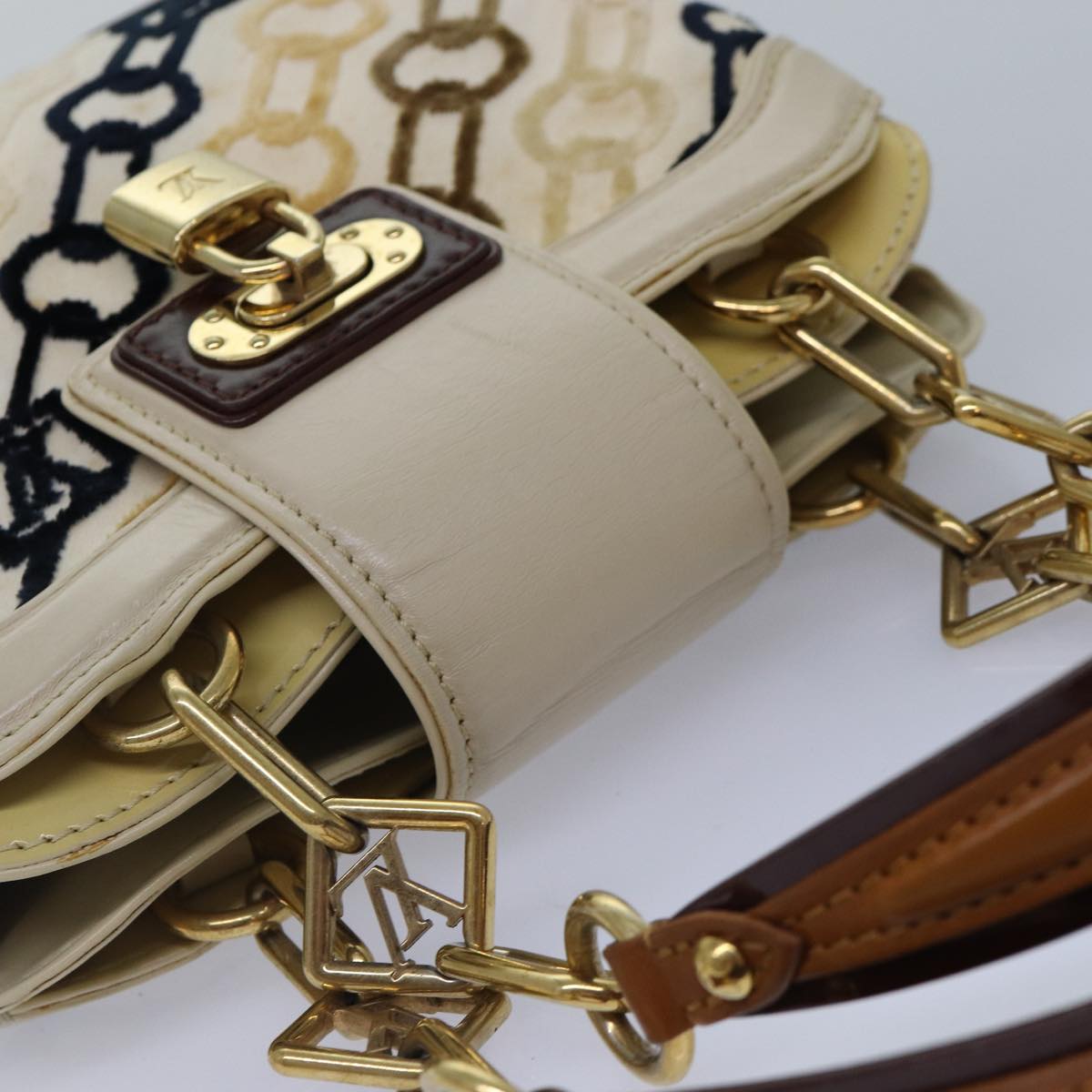 LOUIS VUITTON Monogram Charm Pochette Lover Hand Bag Ivory M95194 LV 86283A