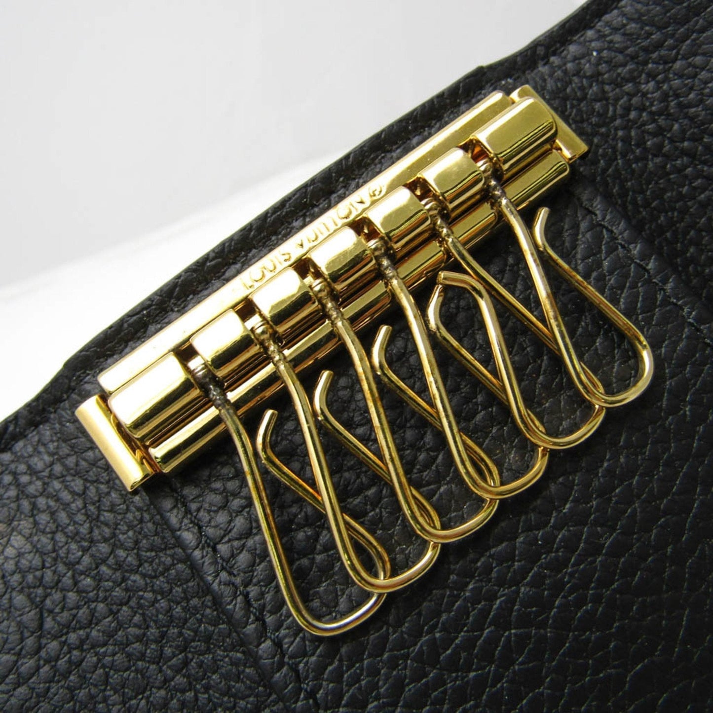 Louis Vuitton 6 Key Holder  Leather Wallet  ()