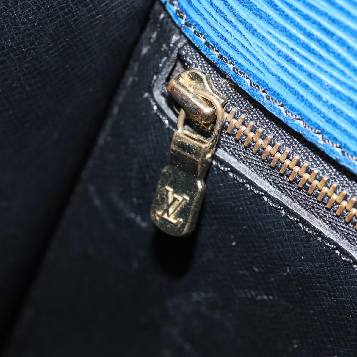 LOUIS VUITTON Epi Saint Cloud GM Shoulder Bag Toledo Blue M52195 LV 87491