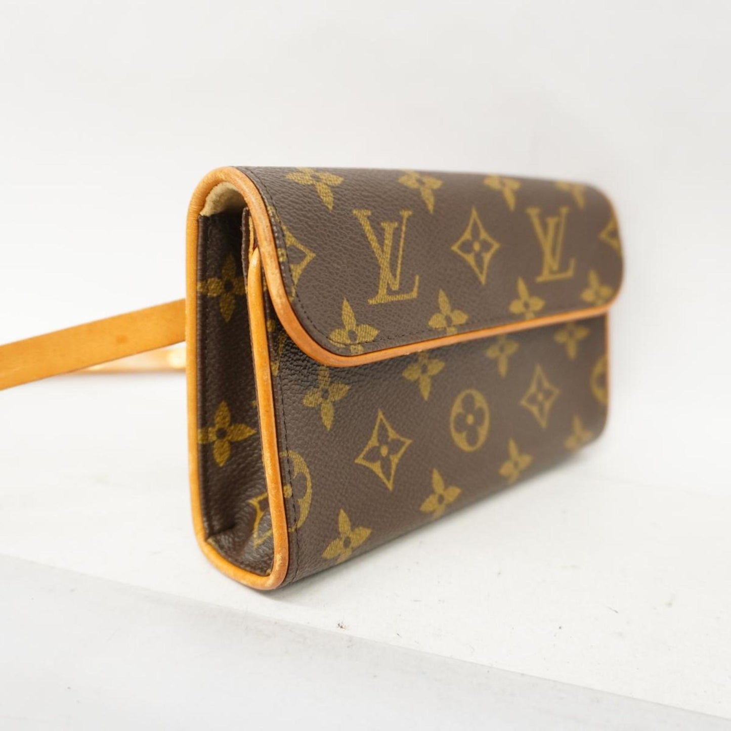 Louis Vuitton Florentine  Canvas Clutch Bag ()