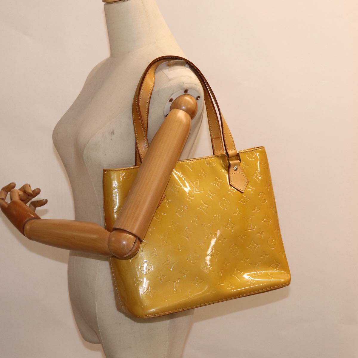 LOUIS VUITTON Monogram Vernis Houston Hand Bag Beige M91004 LV 88371
