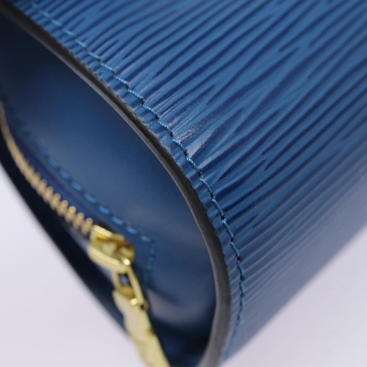 LOUIS VUITTON Epi Dauphine PM Pouch Blue M48445 LV 88777