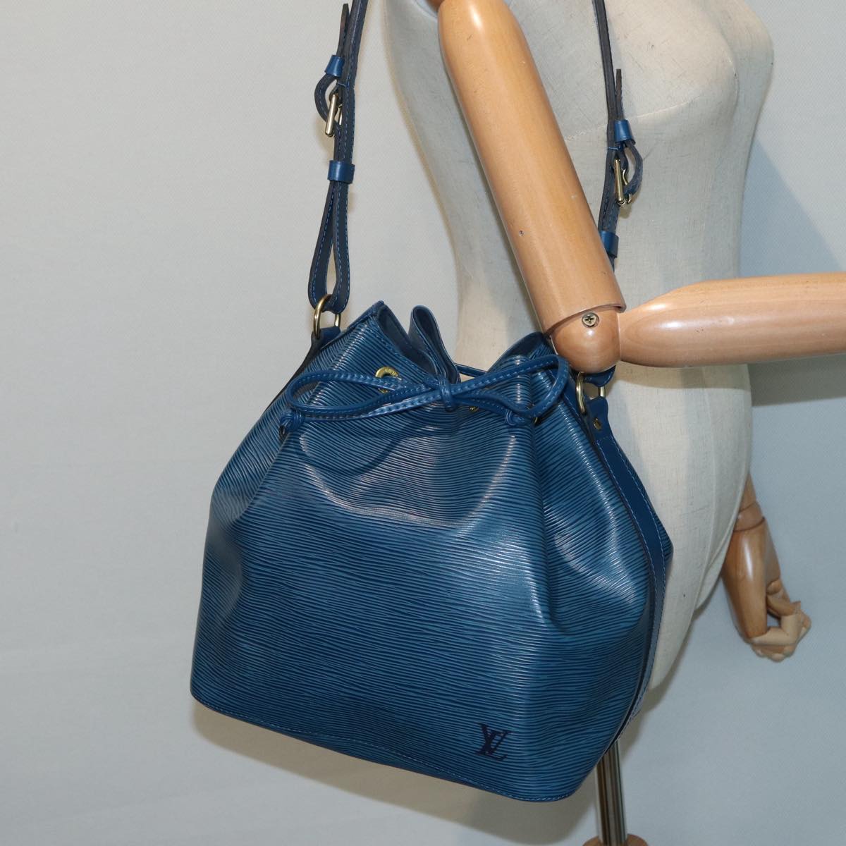 LOUIS VUITTON Epi Petit Noe Shoulder Bag Blue M44105 LV 88889