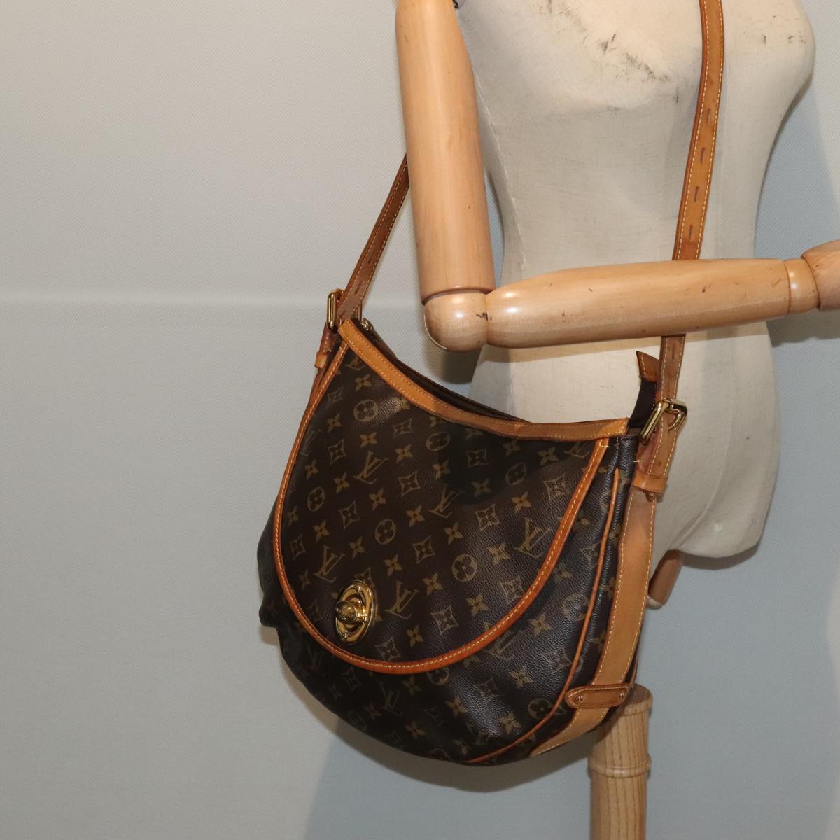 LOUIS VUITTON Monogram Tolum GM Shoulder Bag M40075 LV 88921