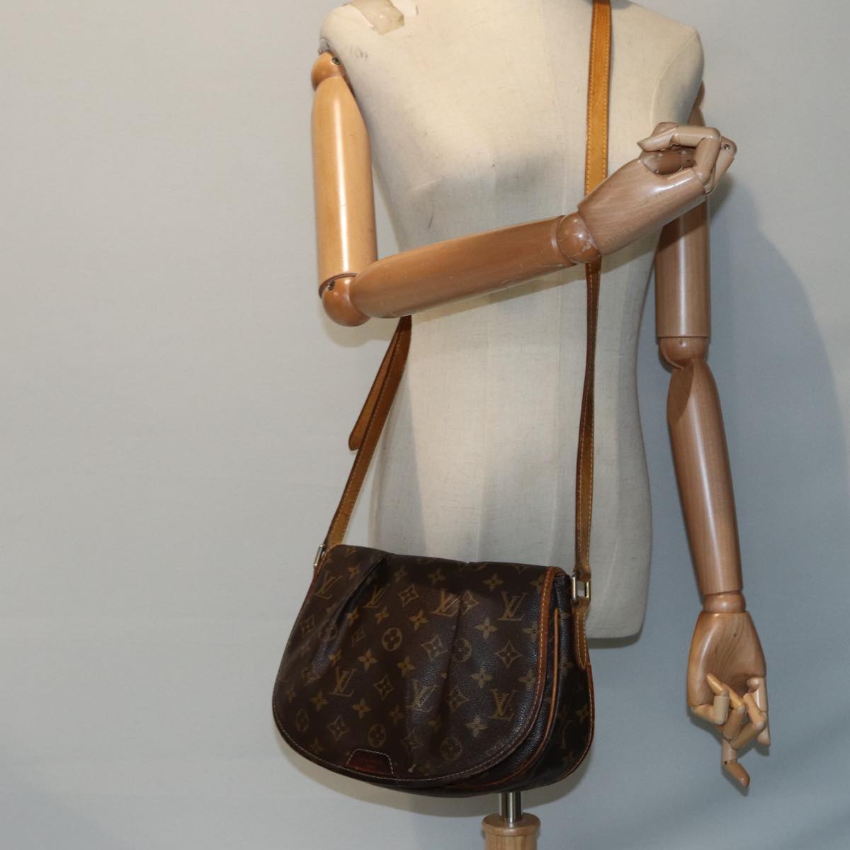 LOUIS VUITTON Monogram Menilmontant PM Shoulder Bag M40474 LV 89108