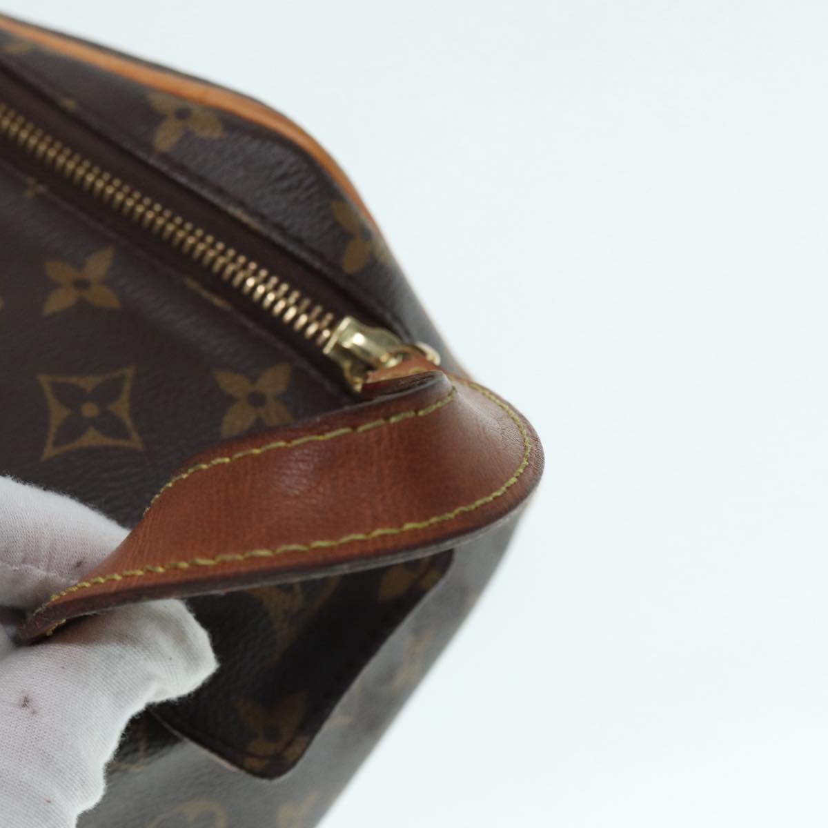 LOUIS VUITTON Monogram Dop Kit Cosmetic Pouch M44494 LV 89163