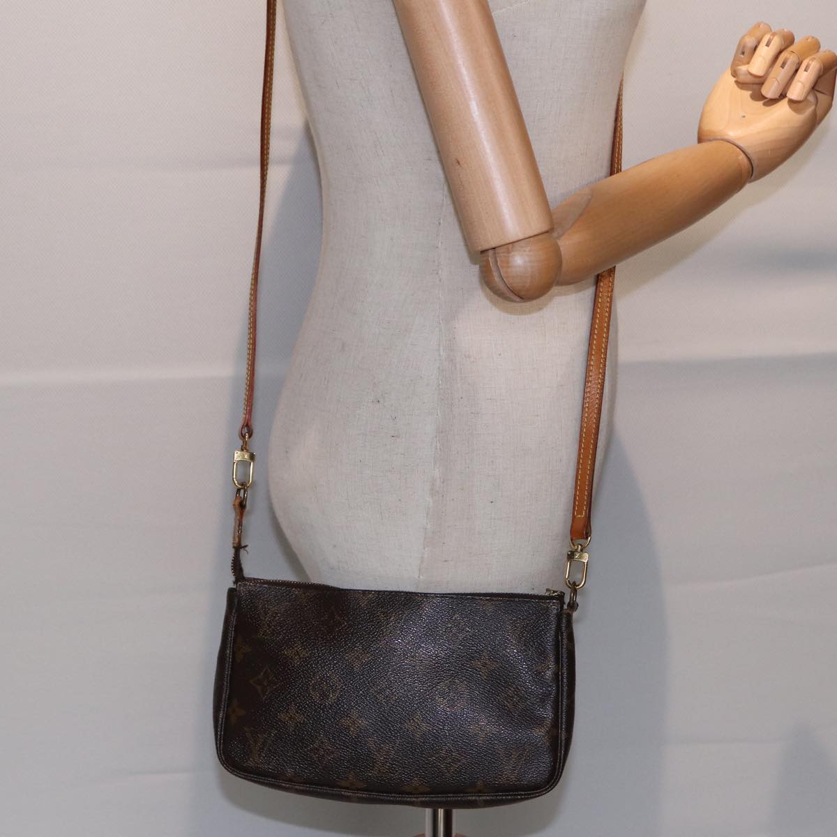 LOUIS VUITTON Monogram Pochette Accessoires Pouch M51980 LV 89167