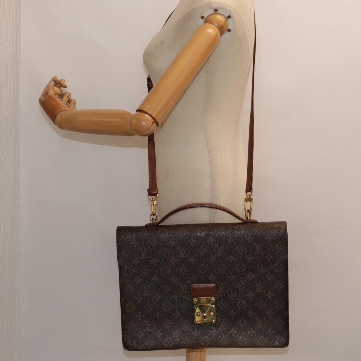 LOUIS VUITTON Monogram Porte Documents Bandouliere Bag M53338 LV 89217