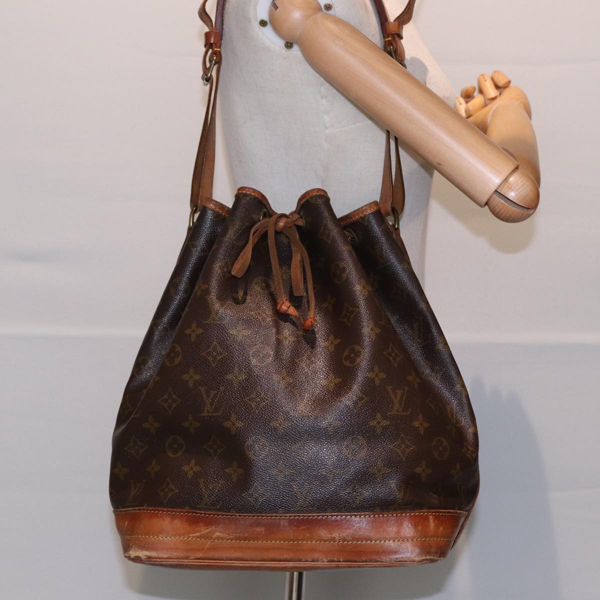 LOUIS VUITTON Monogram Noe Shoulder Bag M42224 LV 89331