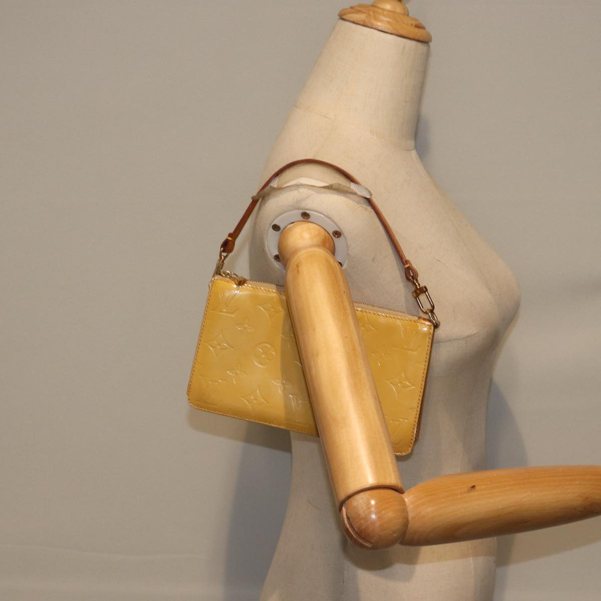 LOUIS VUITTON Monogram Vernis Lexington Accessory Pouch Beige M91010 89339