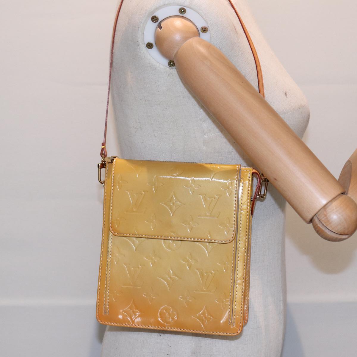 LOUIS VUITTON Monogram Vernis Motto Accessory Pouch Beige M91136 LV 89452