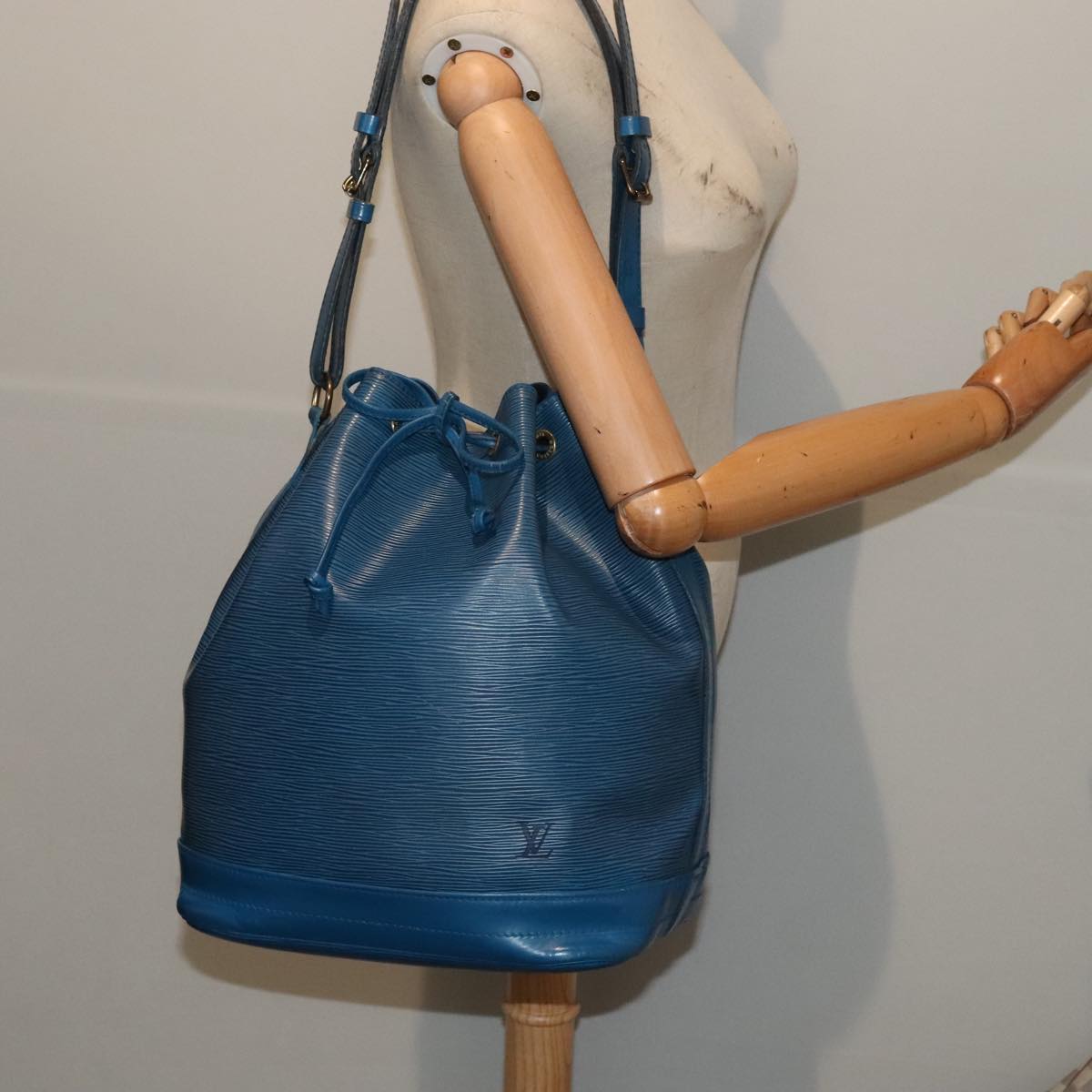 LOUIS VUITTON Epi Noe Shoulder Bag Toledo Blue M44005 LV 89501