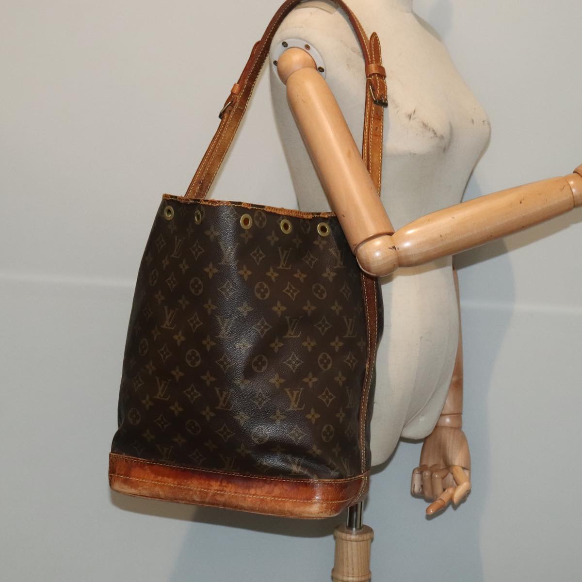 LOUIS VUITTON Monogram Noe Shoulder Bag M42224 LV 89581