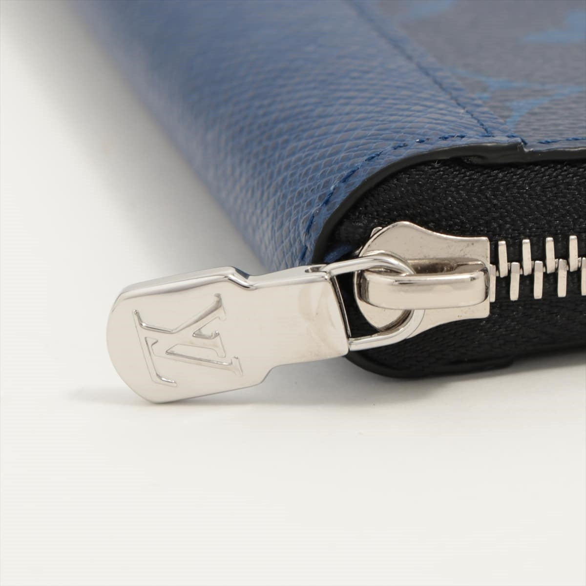 Louis Vuitton Zippy Vertical M30447 Cobalt Round Zip Wallet