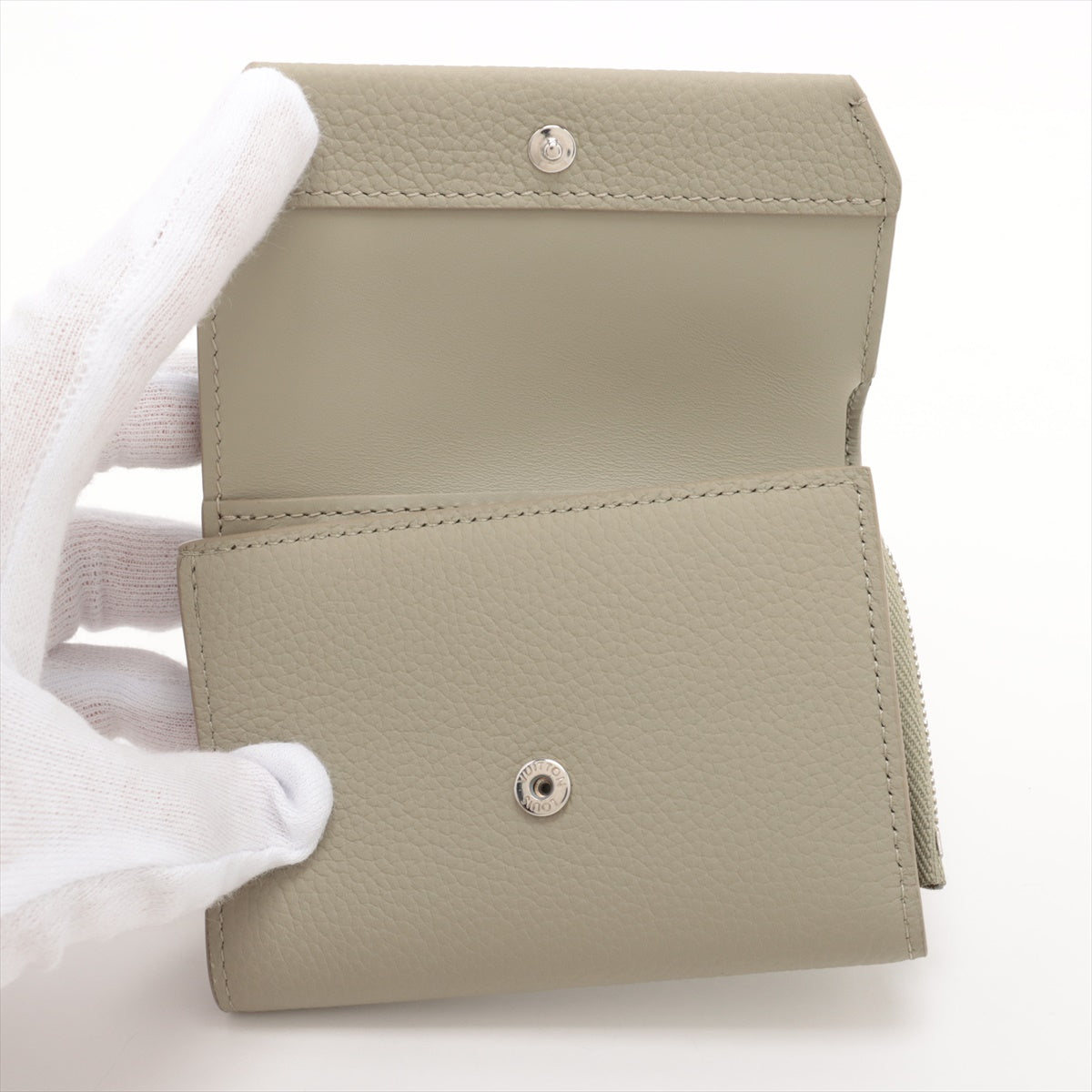 Louis Vuitton LV Aerogram Portfolio Pilot   Grey Compact Wallet M82410