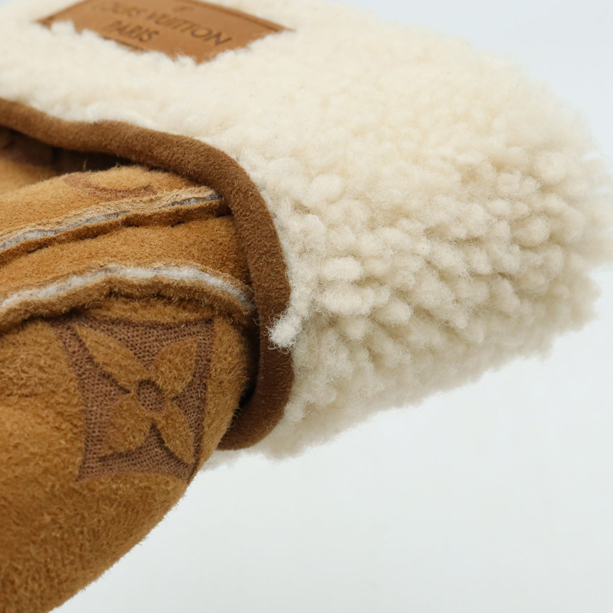 Louis Vuitton Louis Vuitton Monogram Sealing Mouton Globe Gloves Bore Sword Beige Tea None. 9 No. M76578