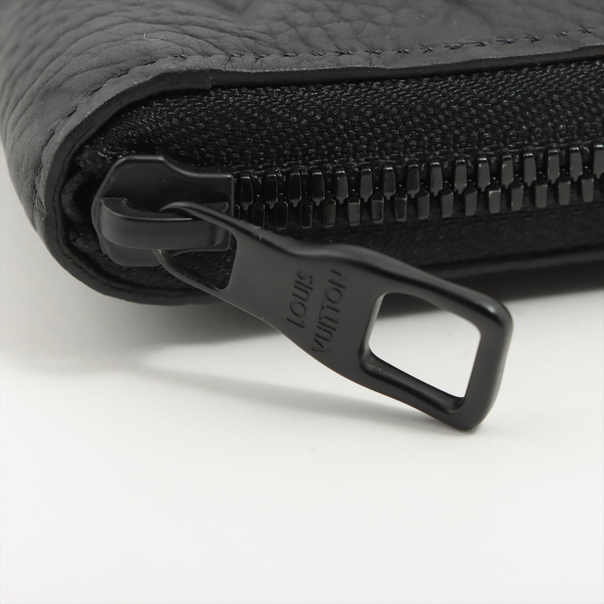 Louis Vuitton  Zippie Wallet Vertical M69047 Black Round Zip Wallet
